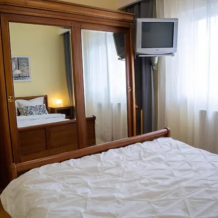 Oak - Piata Victoriei Apartment